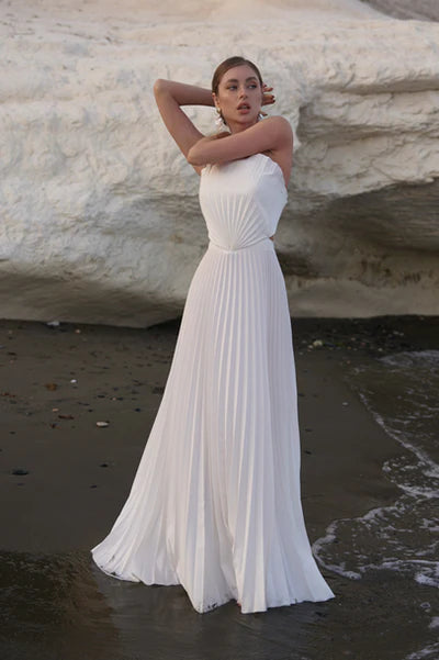 Omuz Açık Kabuklu Pileli Uzun Elbise