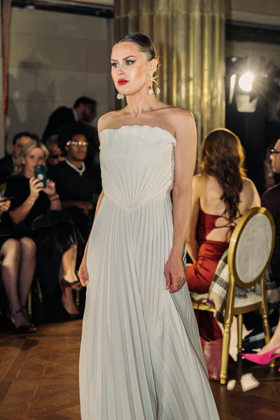 Omuz Açık Kabuklu Pileli Uzun Elbise